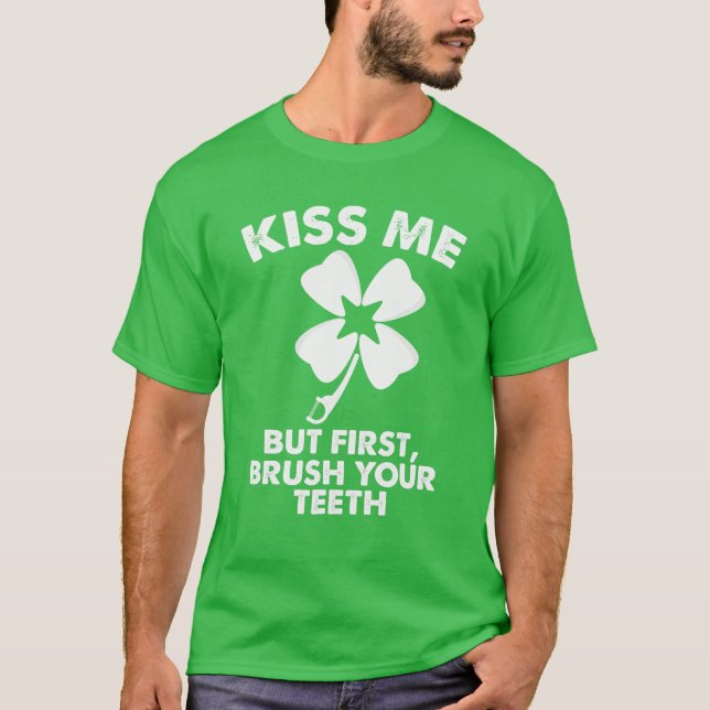 Kiss me, aber zuerst Brush Your Teeth Funny Dentis T-Shirt (Vorderseite)