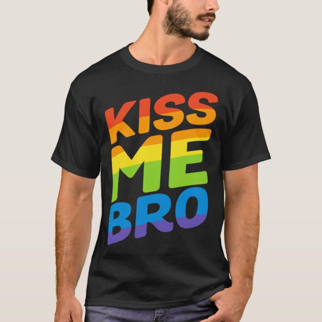 Kiss Me Bro Rainbow Flag  Gay Pride LGBT T-Shirt (Vorderseite)