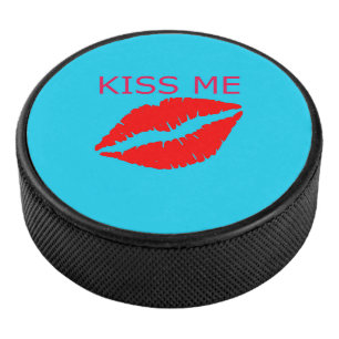 Kiss Me Eishockey Puck