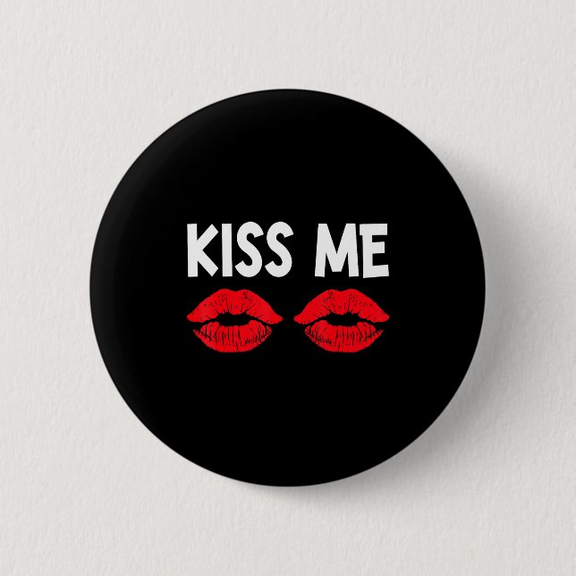 Kiss Me Funny Couples Tee Valentine's Day Couple M Button (Vorderseite)