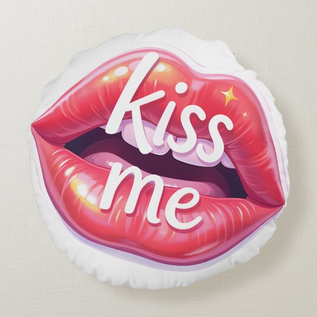 Kiss Me Glossy Red Lips Art Illustration Rundes Kissen (Rückseite)