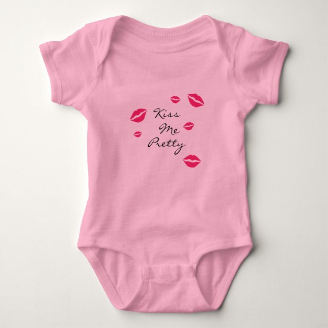 Kiss Me Hübsch rosa Bodysuit Baby Strampler (Vorderseite)