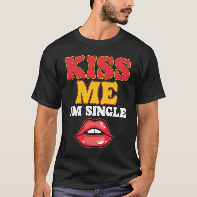 Kiss Me I Am Single Love Relationship Valentines D T-Shirt (Vorderseite)