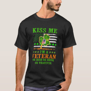 Kiss Me I bin ein Veteran Irish St Patrick's Day V T-Shirt