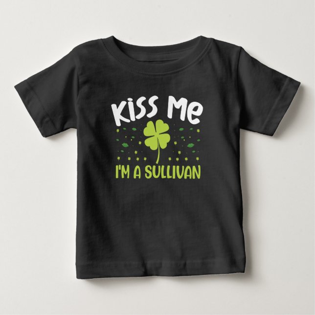 Kiss Me I bin Sullivan - Nachname Sullivan Baby T-shirt (Vorderseite)