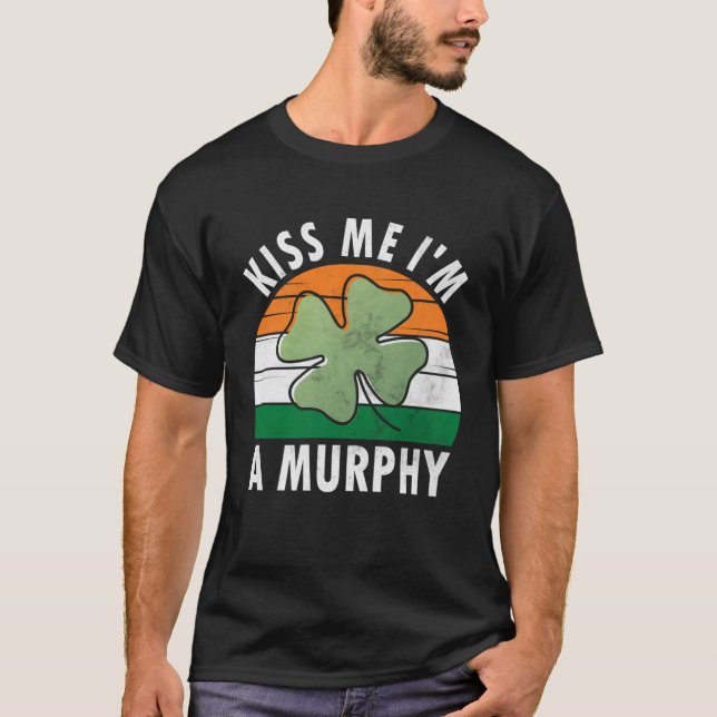 Kiss Me I m A Murphy Saint Patricks Day T-Shirt (Vorderseite)
