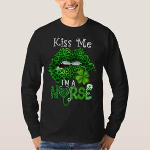 Kiss Me I m a Nurve Leopard Lips Kleeblatt St Patr T-Shirt
