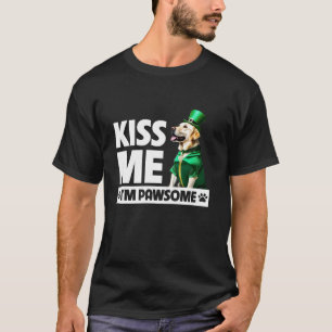 Kiss Me I m Pawsome Golden Labrador Retriever St P T-Shirt