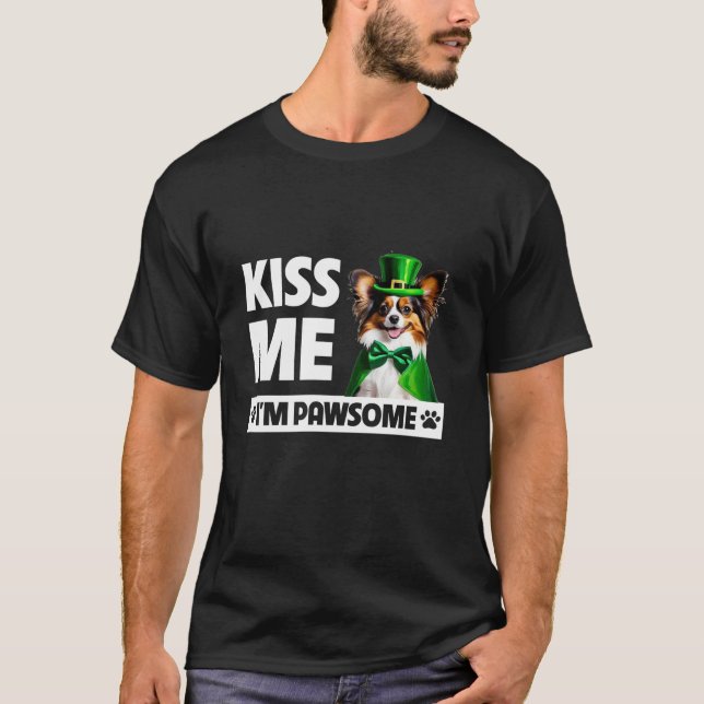 Kiss Me I m Pawsome Papillon Dog St Patricks Day G T-Shirt (Vorderseite)