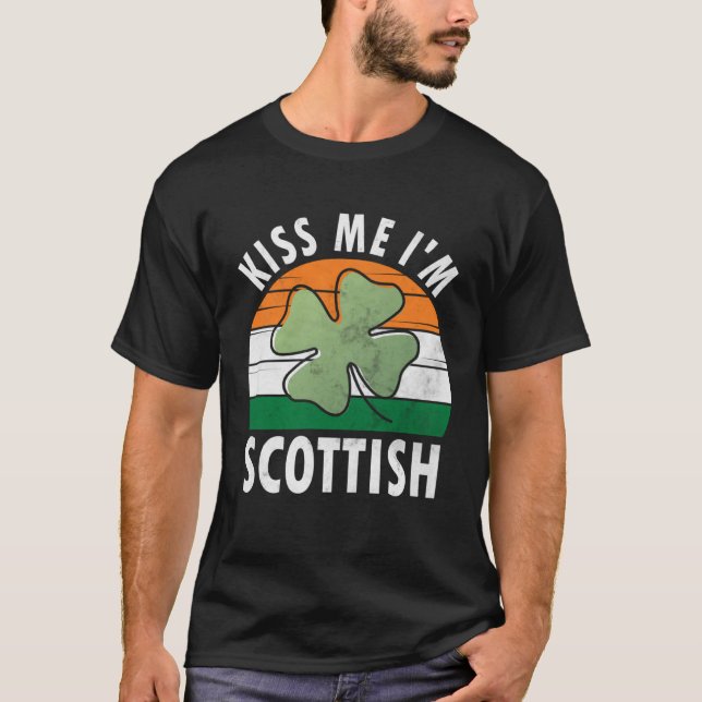 Kiss Me I m Scottish Saint Patrick s Day 1 T-Shirt (Vorderseite)