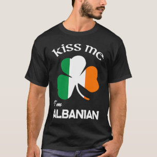 Kiss Me Ich bin albanisches Kleeblatt Albanien St  T-Shirt