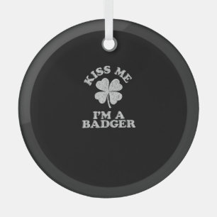 Kiss Me Ich bin ein Badger ~ Demonym Wisconsin T - Ornament Aus Glas