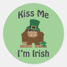 Kiss Me Ich bin ein Irrfuß Runder Aufkleber
