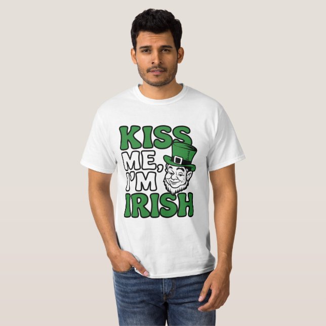 Kiss Me, ich bin irisch - Leprechaun St. Patrick's T-Shirt (Vorne ganz)