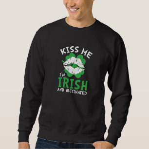 Kiss Me Ich bin irisch und geimpft Funny St Patric Sweatshirt
