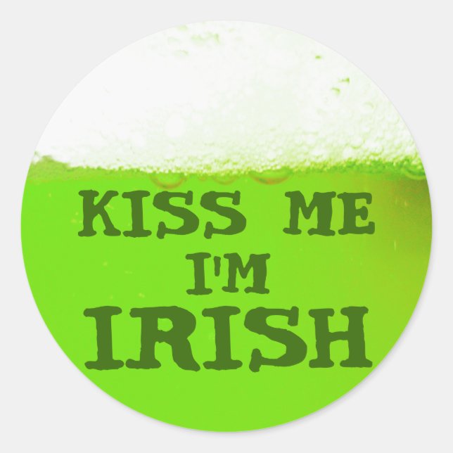 Kiss Me Ich bin Irish Green Bieraufkleber Runder Aufkleber (Vorderseite)