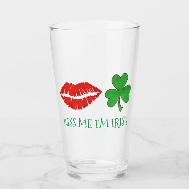 Kiss Me Ich bin Irish Green Kleeblatt Red Lips Glas (Vorderseite)
