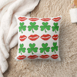 Kiss Me Ich bin Irish St. Patrick's Day Lips Kleeb Kissen