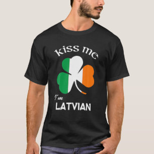 Kiss Me Ich bin lettisches Kleeblatt Lettland St.  T-Shirt