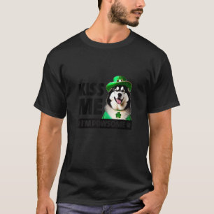 Kiss Me Ich bin Pawsome Alaskan Malamute Dog St Pa T-Shirt