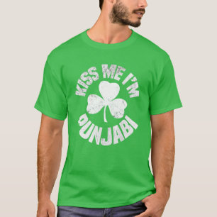Kiss Me Ich bin Punjabi St Patricks Day Funny Iris T-Shirt