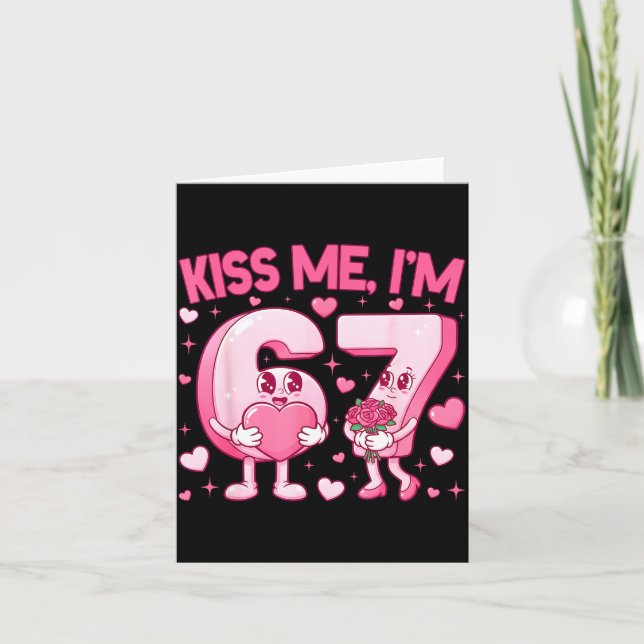 Kiss Me I'm 6 7 Cute Funny 67 Meme Birthday Valent Karte (Vorderseite)