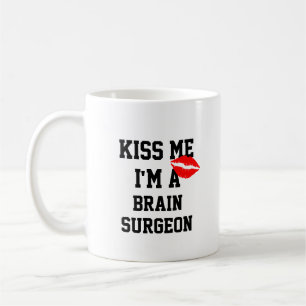 Kiss Me Im a Brain Chirurg Tasse