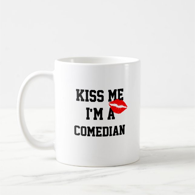 Kiss Me Im A Comedian Tasse (Links)