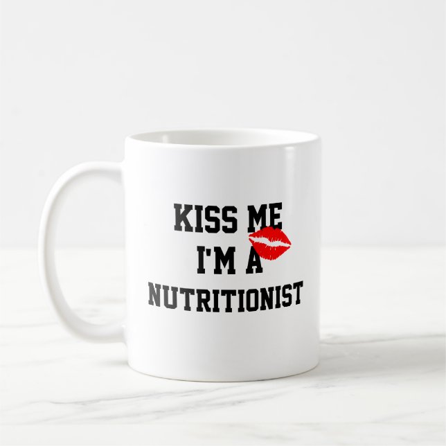 Kiss Me Im A Nutritionist Tasse (Links)