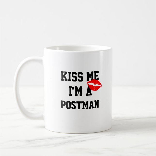 Kiss Me Im a Postman Tasse (Links)
