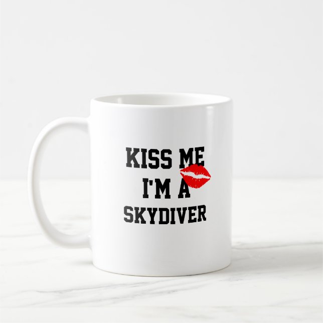 Kiss Me Im a Skydiver Tasse (Links)