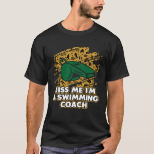Kiss Me Im a Swim Coach Spaß schwimmen T-Shirt