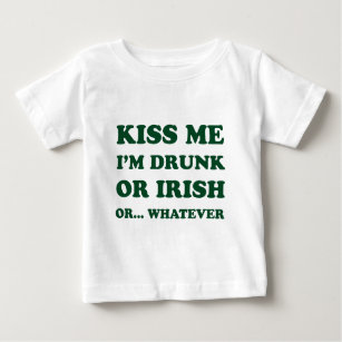 Kiss Me im Betrunkenen oder irisch Baby T-shirt