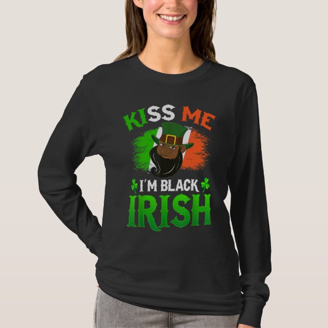 Kiss Me I'm Black Irish St Patricks Day American A T-Shirt (Vorderseite)