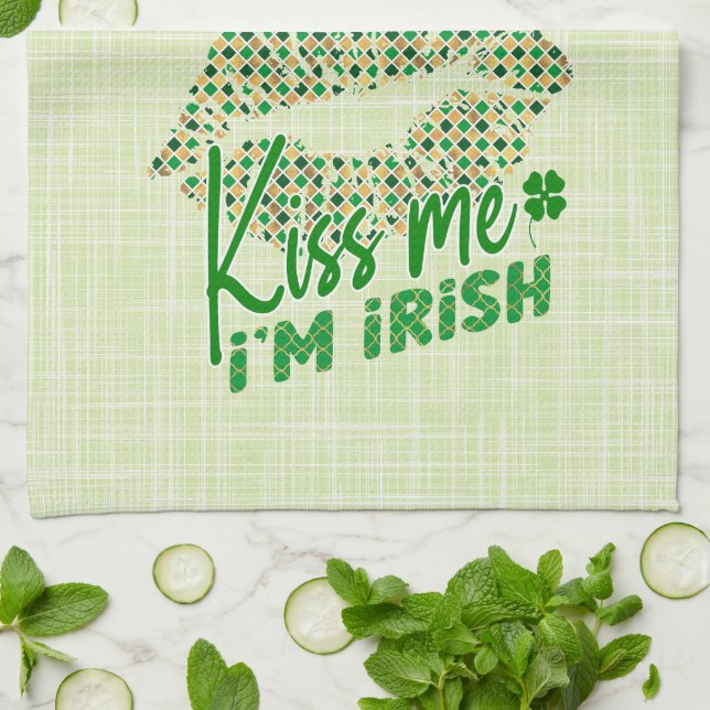 Kiss Me I'm Irish Green Lips Geschirrtuch (Gefaltet)