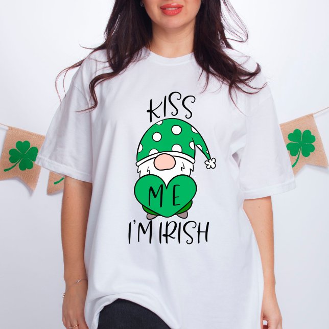 Kiss Me I'm Irish Niedlich Gnome Green Heart T-Shirt (Von Creator hochgeladen)