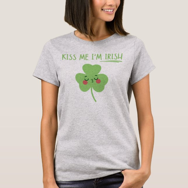 Kiss Me I'm Irish Niedlich Kleeblatt St Patricks D T-Shirt (Vorderseite)