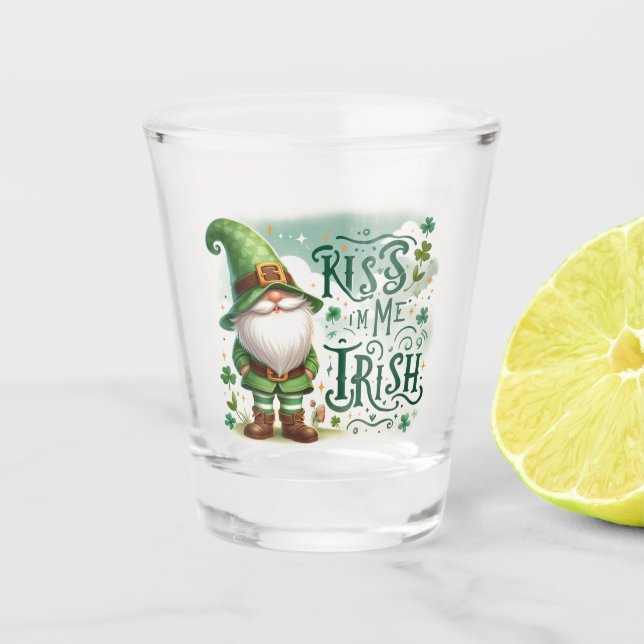 Kiss Me I'm Irish St Patrick's Day Gnome Schnapsglas (Vorderseite)