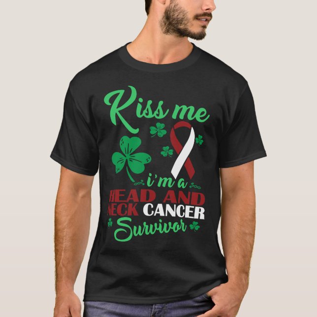 Kiss Me Im Kopf und Neck Cancer Survivor T-Shirt (Vorderseite)