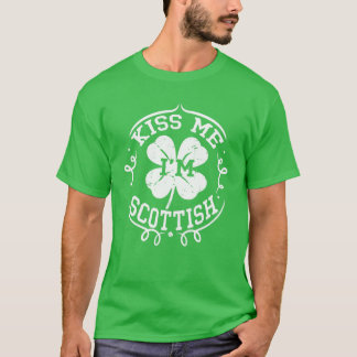 Kiss Me I'm Scottish Funny St Patricks Day Green G T-Shirt