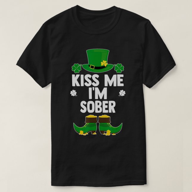 Kiss Me Im Sober Funny Saint Patricks Celebration T-Shirt (Design vorne)