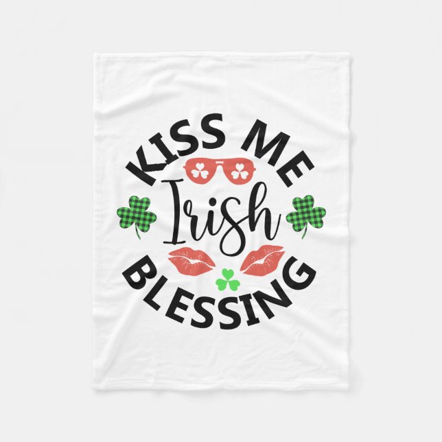 Kiss Me Irish Blessing Fleecedecke (Vorderseite)