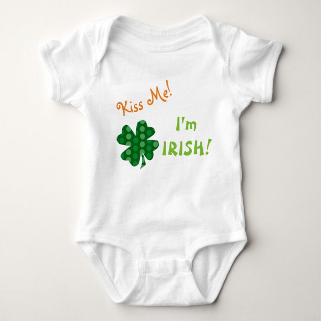 Kiss Me Irish Punkt Kleeblatt Baby Strampler (Vorderseite)