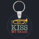 Kiss my Brass Funny Trumpet Player Puns Schlüsselanhänger<br><div class="desc">Funny Trompet Player Design für diejenigen,  die Messing musical Instrument in einer Musikband,  Orchester oder musikalische Aufführung spielen. Coole Vintage Retro Jazz Musikgenuss für Musiker und Marching Bandmitglied. Ideal für Musiklehrer,  Orchesterfans und diejenigen,  die Liebe haben Trompete zu spielen. Großartiges Weihnachtsgeschenk und Geburtstagsgeschenk für Familien und Freunde.</div>