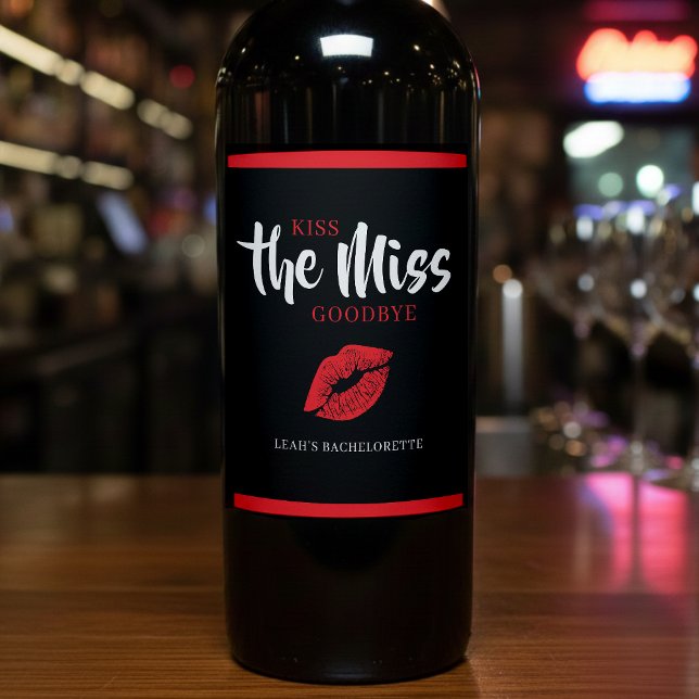 Kiss the Miss Goodbye Red Lip Bachelorette Party Weinetikett (Von Creator hochgeladen)