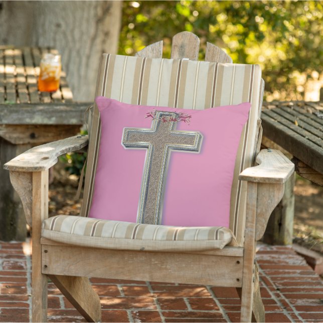 Kissen im Freien mit rosa Hintergrund überqueren (Stuhl )