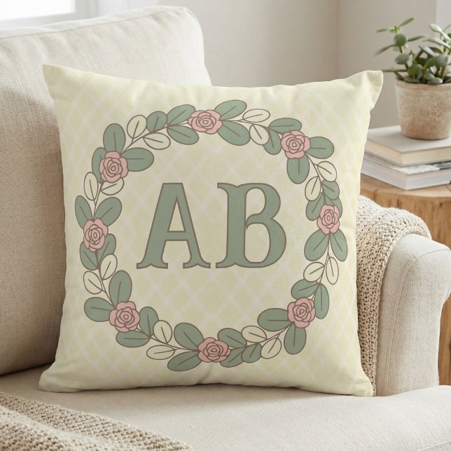 Kissen mit Monogramm und Kranz aus rosa Rosen und  (Pastel rose wreath in soft green. pink and cream with initials in the center for a girly girl.)