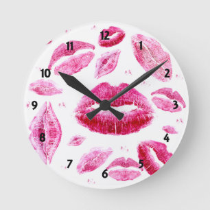 Kisses All Over (White) Runde Wanduhr