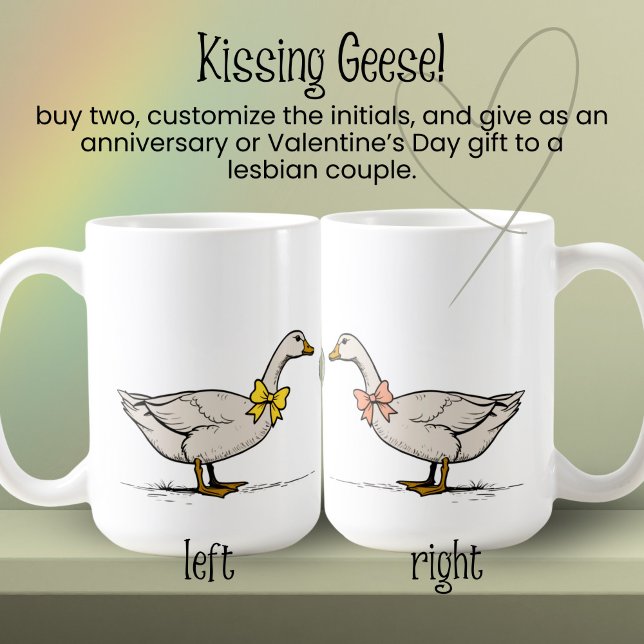 Kissing Goose Custom Initials Lesbian Couple Kaffeetasse (Von Creator hochgeladen)