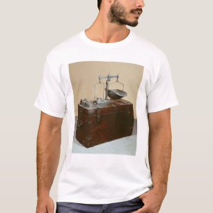 Kiste und Skalen T-Shirt